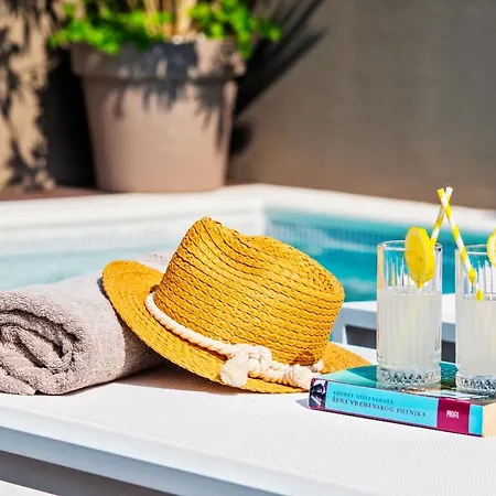 Dedaj - Almaro With Heated Pool Zadar
